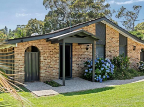 Woodglen Cres 8, Mollymook